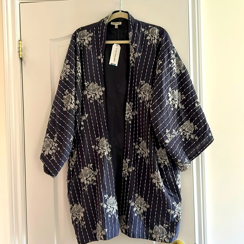 NWT Earthbound kimono. Detailed with embroidery and flowers. XS/S